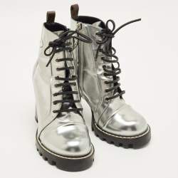 مملوكة مسبقًا حذاء بوت كاحل لويس فيتون ستار تريل جلد فضي مقاس 38
