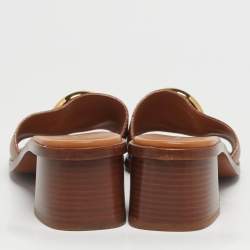 مملوكة مسبقًا صندل لوي فيتون بمشبك بني جلد بكعب عريض مقاس 39