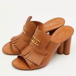 مملوكة مسبقًا صندل لوي فيتون لوغو بفصوص منفوشة جلد بني مقاس 40