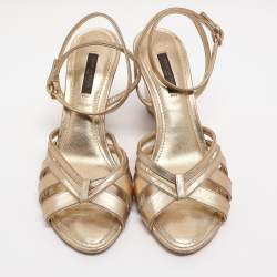 مملوكة مسبقًا صندل كعب روكي لوي فيتون جلد ذهبي بحزام كاحل مقاس 37