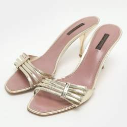 مملوكة مسبقًا Louis Vuitton Size 39 Gold Patent Leather Slide Sandals