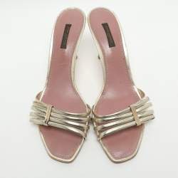 مملوكة مسبقًا Louis Vuitton Size 39 Gold Patent Leather Slide Sandals