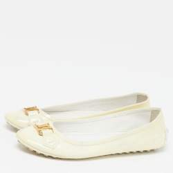 مملوكة مسبقًا Louis Vuitton Oxford Size 37.5 Cream Patent Leather Ballet Flats
