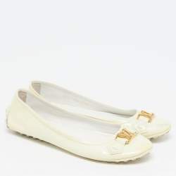 مملوكة مسبقًا Louis Vuitton Oxford Size 37.5 Cream Patent Leather Ballet Flats
