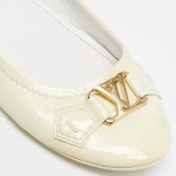 مملوكة مسبقًا Louis Vuitton Oxford Size 37.5 Cream Patent Leather Ballet Flats