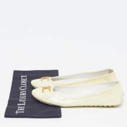مملوكة مسبقًا Louis Vuitton Oxford Size 37.5 Cream Patent Leather Ballet Flats