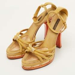 Pre Owned صندل لوي فيتون كعب سميك حزام الكاحل شامواه أصفر مقاس 37.5