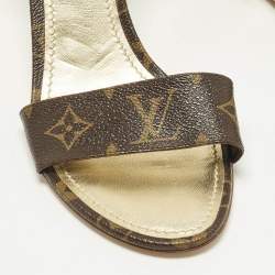 Pre Owned Louis Vuitton Size 39 Gold Coated Canvas and Patent Leather Ankle Strap Wedge Sandals