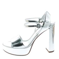 مملوكة مسبقًا Louis Vuitton Metallic Silver Patent Leather Showcase Platform Sandals Size 39