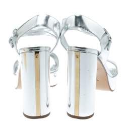 مملوكة مسبقًا Louis Vuitton Metallic Silver Patent Leather Showcase Platform Sandals Size 39