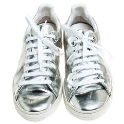 مملوكة مسبقًا حذاء رياضي لوي فيتون فرونتروو منخفض من أعلى جلد فضي ميتاليك مقاس 37