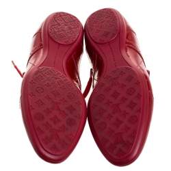 مملوكة مسبقًا حذاء رياضي لوي فيتون مزين بنمط بروغي و بسير فيلكرو جلد لامع أحمر مقاس 36