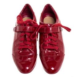 مملوكة مسبقًا حذاء رياضي لوي فيتون مزين بنمط بروغي و بسير فيلكرو جلد لامع أحمر مقاس 36