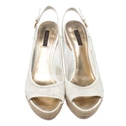 مملوكة مسبقًا Louis Vuitton White Monogram Canvas And Patent Leather Platform Espadrille Wedge Sandals Size 38.5
