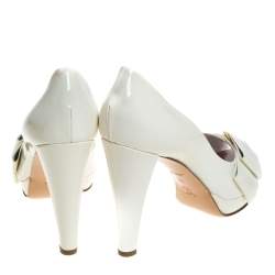 Pre Owned حذاء كعب عالي لوي فيتون "اپل" بمقدمة مفتوحة جلد لامع كريمي مقاس 39