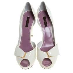 Pre Owned حذاء كعب عالي لوي فيتون "اپل" بمقدمة مفتوحة جلد لامع كريمي مقاس 39