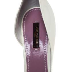 Pre Owned حذاء كعب عالي لوي فيتون "اپل" بمقدمة مفتوحة جلد لامع كريمي مقاس 39