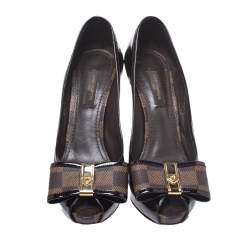 Pre Owned حذاء كعب عالي لوي فيتون بمقدمة مفتوحة و مزين بفيونكة و بنعل سم يك كانفاس إينفيني و جلد لامع بني داكن مقاس 35.5