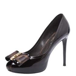 Pre Owned حذاء كعب عالي لوي فيتون بمقدمة مفتوحة و مزين بفيونكة و بنعل سميك كانفاس إينفيني و جلد لامع بني داكن مقاس 35.5