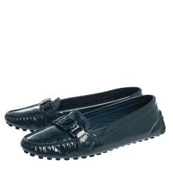مملوكة مسبقًا Louis Vuitton Blue Patent Leather Oxford Logo Loafers Size 37.5