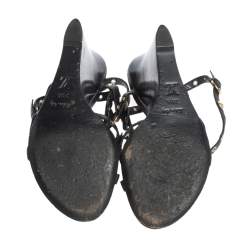 مملوكة مسبقًا صندل لوي فيتون بطراز سيور مزخرفة بحليات و بدوائر معجنية مفرغة و بكعب روكي جلد أسود مقاس 38.5