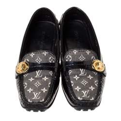 مملوكة مسبقًا Louis Vuitton Black Patent And Mini Lin Monogram Canvas Loafers Size 37.5