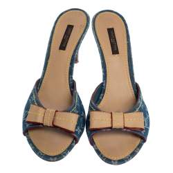 مملوكة مسبقًا صندل سلايد لوي فيتون مزين بفيونكة جلد و دنيم مونوغرامي أزرق مقاس 39.5