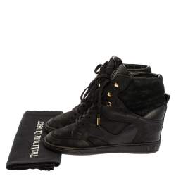 مملوكة مسبقًا حذاء رياضي لوي فيتون رباط علوي و طراز مرتفع من أعلى سويدي و جلد مونوغرامي أسود مقاس 37