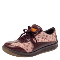 مملوكة مسبقًا حذاء رياضي لوي فيتون رباط علوي جلد عنابي و كانفاس مونوغرامي بيج مقاس 38