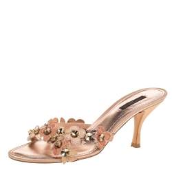 مملوكة مسبقًا Louis Vuitton Metallic Rose Gold Leather Flower Detail Crystal Embellished Slide Sandals Size 38.5