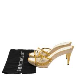 مملوكة مسبقًا Louis Vuitton Yellow Patent Leather Trim and PVC Bow Detail Platform Clogs Size 36.5