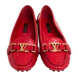 Pre Owned حذاء لوفرز لوي فيتون جلد ثعبان أحمر مقاس 35