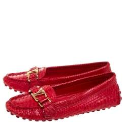 Pre Owned حذاء لوفرز لوي فيتون جلد ثعبان أحمر مقاس 35