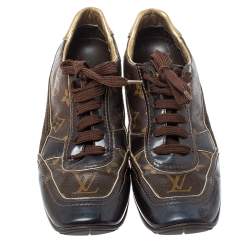 مملوكة مسبقًا حذاء رياضي لوي فيتون مقدمة مربعة غلوب تروتر جلد لامع وكانفاس مونوغرامي بني مقاس 37.5