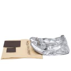 مملوكة مسبقًا Louis Vuitton Silver Leather Dice Scrunch Loafer Flats Size 38.5
