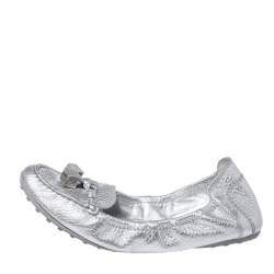 مملوكة مسبقًا Louis Vuitton Silver Leather Dice Scrunch Loafer Flats Size 38.5