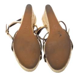 مملوكة مسبقًا Louis Vuitton Monogram Canvas and Metallic Gold Leather Bahamas T Strap Espadrille Wedge Sandals Size 39