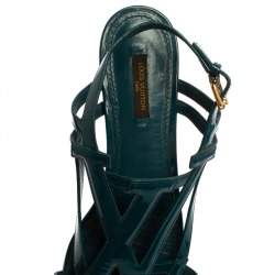 مملوكة مسبقًا Louis Vuitton Teal Blue Patent Leather Crossing Logo Flat Sandals Size 40