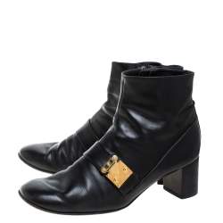 مملوكة مسبقًا Louis Vuitton Black Leather Zip Ankle Boots Size 39.5