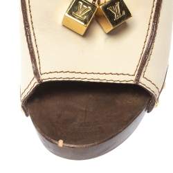 مملوكة مسبقًا Louis Vuitton Cream Leather Logo Dice Clogs Size 36.5