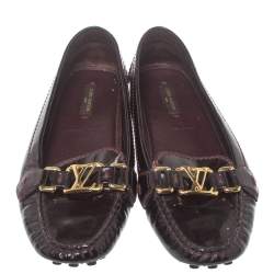 مملوكة مسبقًا حذاء لوفرز لوي فيتون جلد لامع عنابي مقاس 38