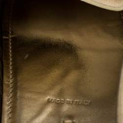 مملوكة مسبقًا حذاء لوفرز لوي فيتون سليب أون قفل حرف أس جلد ذهبي ميتالك مقاس 38