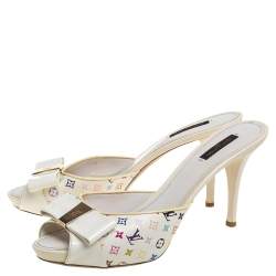 مملوكة مسبقًا Louis Vuitton Cream Monogram Canvas And Patent Leather Sandals Size 40.5