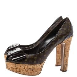 Pre Owned حذاء كعب عالي لوي فيتون ريفولي كانفاس وجلد لامع مونوغرامي بيج/بني نعل سميك مقاس 40