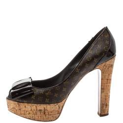 Pre Owned حذاء كعب عالي لوي فيتون ريفولي كانفاس وجلد لامع مونوغرامي بيج/بني نعل سميك مقاس 40