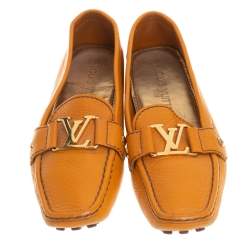 مملوكة مسبقًا Louis Vuitton Orange Leather Logo Embellished Driving Loafer Size 35.5