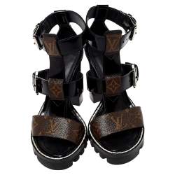مملوكة مسبقًا Louis Vuitton Black Patent Leather and Monogram Canvas Star Trail Sandals Size 35