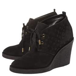 مملوكة مسبقًا Louis Vuitton Black Suede Monogram  Ankle Boot Size 39