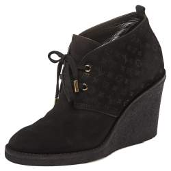مملوكة مسبقًا Louis Vuitton Black Suede Monogram  Ankle Boot Size 39