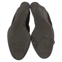 مملوكة مسبقًا Louis Vuitton Black Suede Monogram  Ankle Boot Size 39